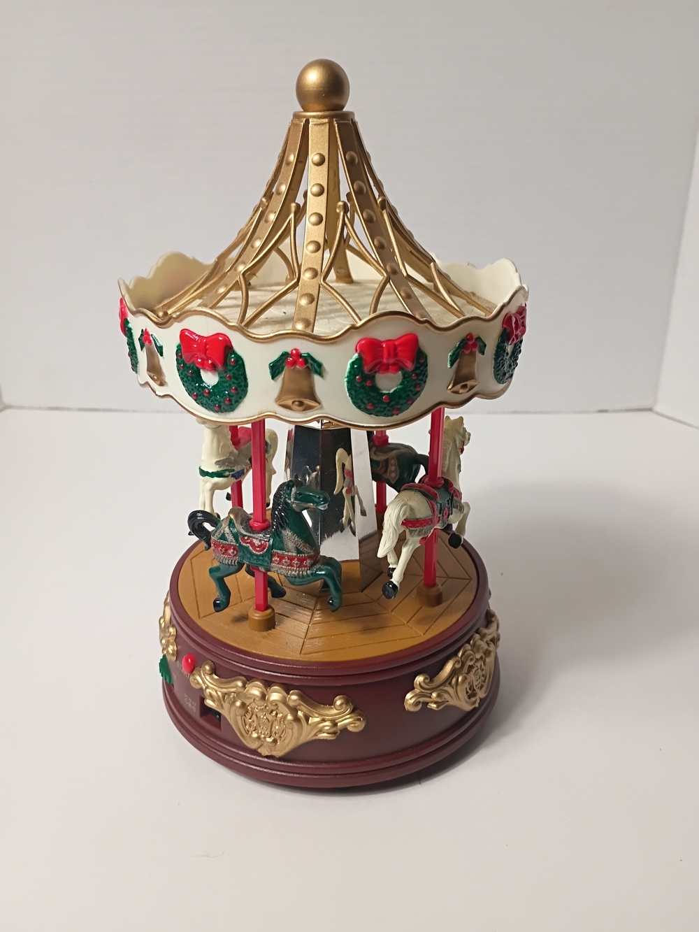 Vintage Maisto 8.5 Inch Christmas Holiday Carousel Spins With Music 61026 Tested